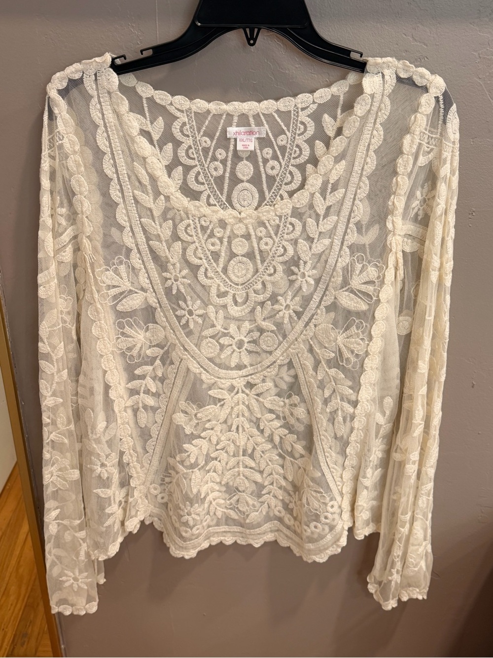 Xhilaration Women's Cream Lace & Mesh Embroidered Long-Sleeve Scoop neck Top